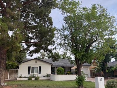 3907 E DEVONSHIRE Avenue