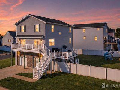 607 Bay Ave