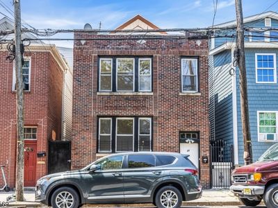 35 Webster St