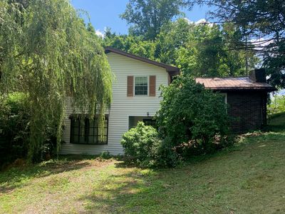 60 Grover Whitehead Rd