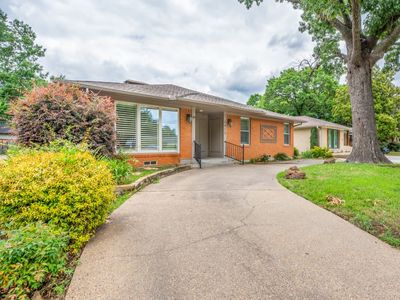 6815 E Mockingbird Ln