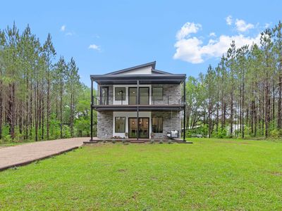 10080 Mahan Dr