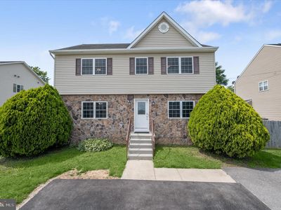 305 Bishop Ave