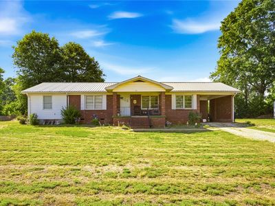 Property at 282 W Bennett Rd, Westminster, SC