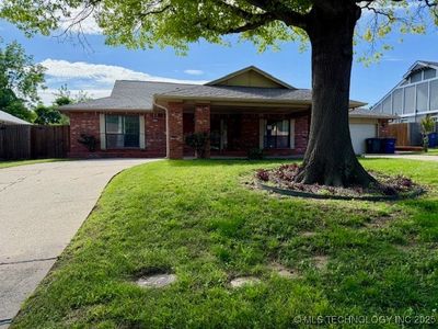 7414 S Lakewood Ave E