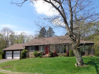 3881 Johnstown Rd