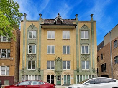 1636 W Melrose St APT 303