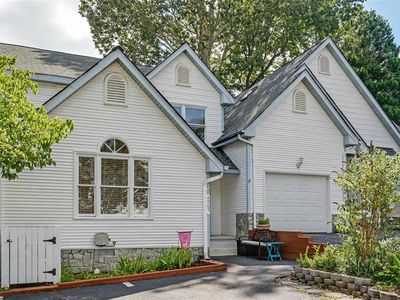 4905 Whitby Mews