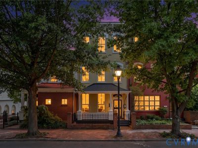 3 E Clay St