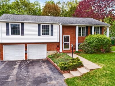 2 Laurelwood Rd