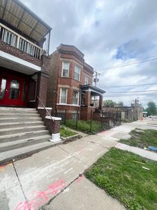 7512 S Langley Ave