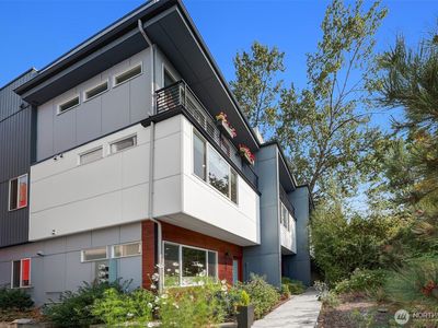 3660 Courtland Place S