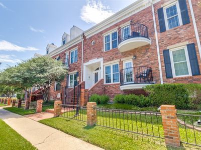 4034 Rawlins St APT 208