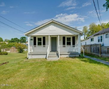 2005 Bay St