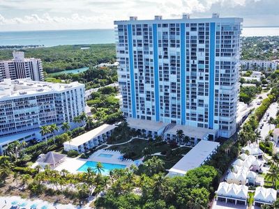 881 Ocean Dr APT 7D