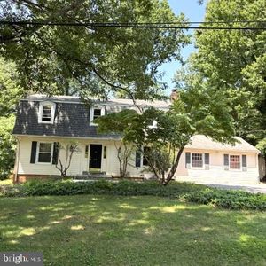 2429 Parallel Ln