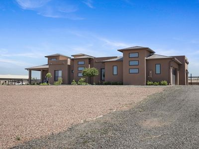 10 E Serena Ln