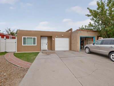 3412 Abbey Ct NW