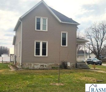 303 Summit St SE