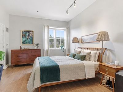 166 Terrace St #Penthouse 2