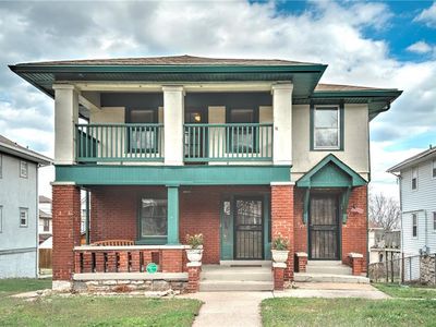 123-125 N Van Brunt Blvd