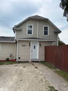 413 1/2 S Main St