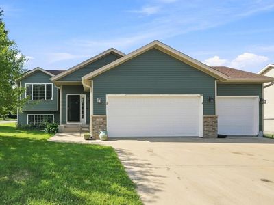 708 Maplebrook Dr NE