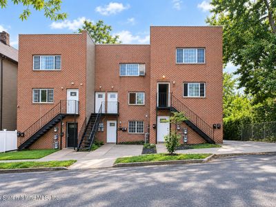 88 Layton Ave