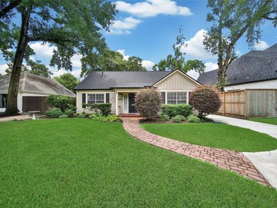 1583 Sue Barnett Dr