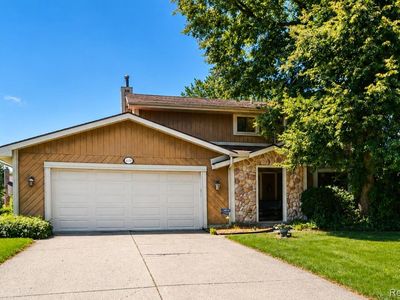22783 Shadowglen Dr