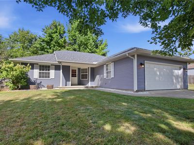 2402 Woodlawn Dr