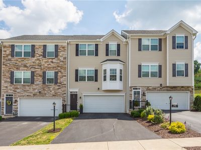 Property at 662 Freedom Dr, Carnegie, PA