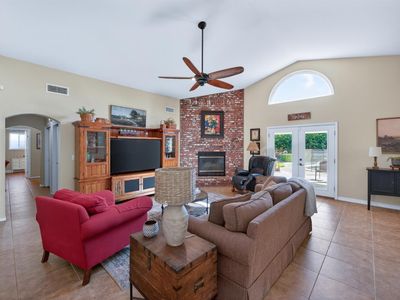 3055 Fairmont Ct
