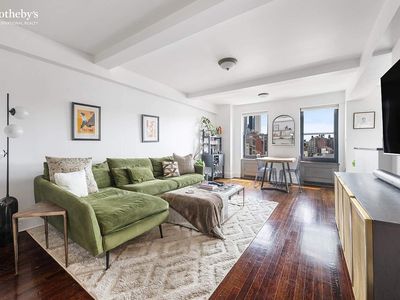 300 W 23rd St APT 8G