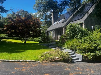 33 Uranus Road