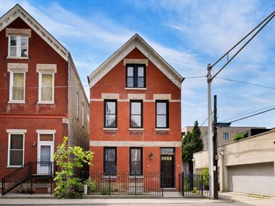 2044 N Winchester Ave APT 1R