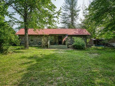 210 Kingwood Dr