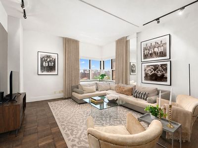 20 E 9th St #14L