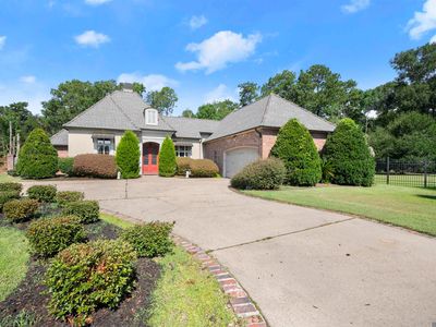19307 Country Club Ln