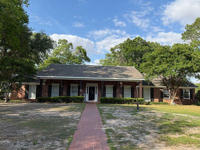 100 Peninsula Dr
