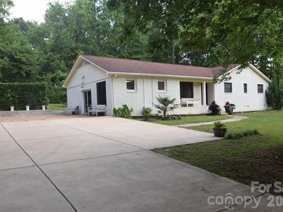 8202 Lawyers Rd