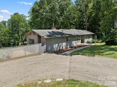 242 N Hills Dr