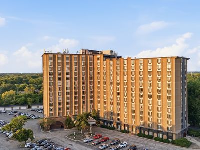 1 Renaissance Pl Unit 816