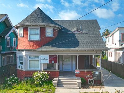 1449 W 28th St