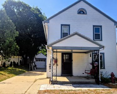 1118 E Racine St
