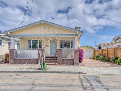 563 Pearl St