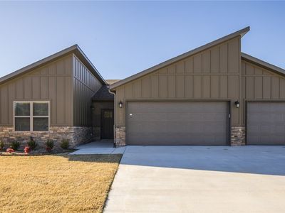 2629 N Justin Dr