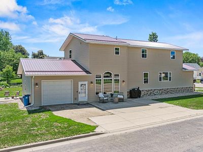 313 7th St W