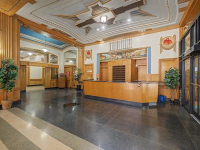 400 Walnut St Suite 704