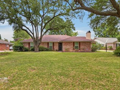 217 Lancashire Dr